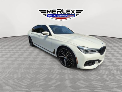 Used 2019 BMW 750i w/ Executive Package RWD image 9