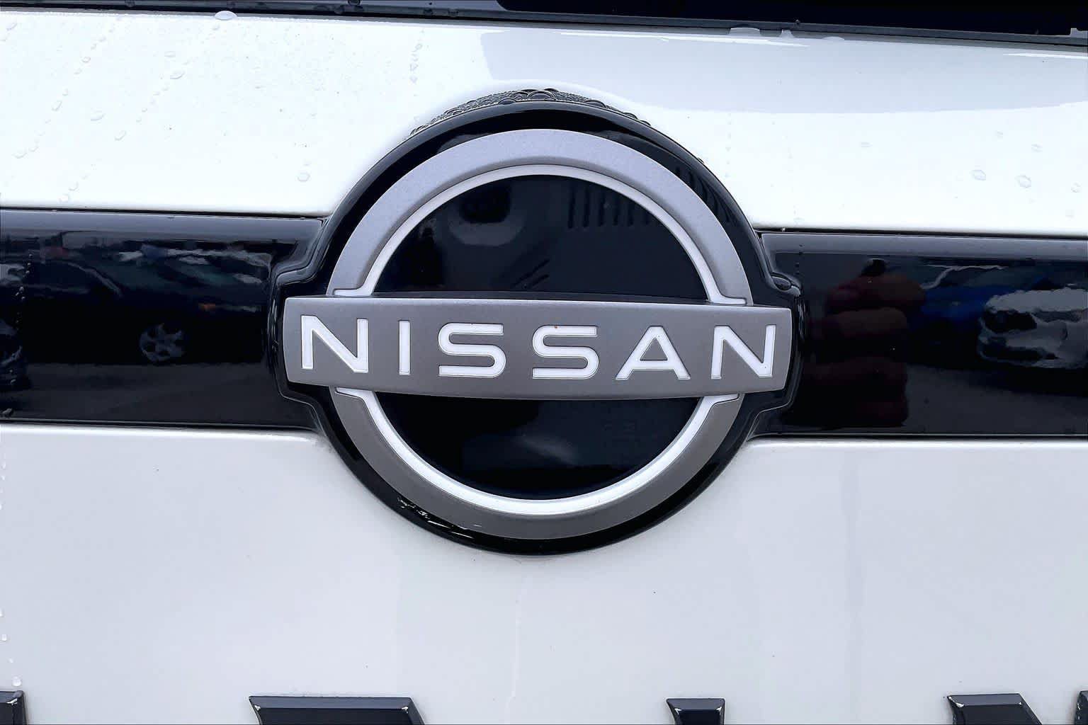 Used 2023 Nissan Pathfinder Platinum w/ Cargo Package AWD/4WD image 32