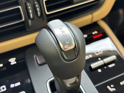 Certified 2025 Porsche Macan image 25