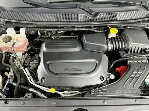Used 2023 Chrysler Pacifica Touring-L FWD image 31