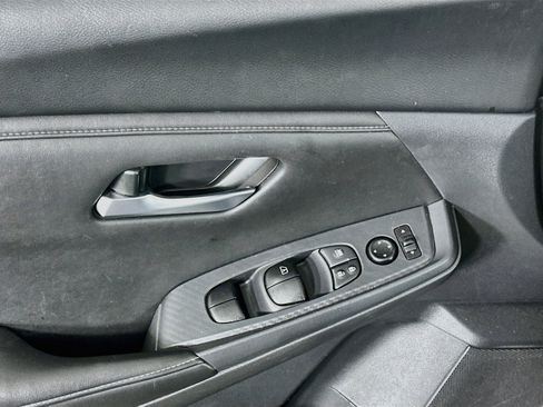 Used 2025 Nissan Sentra SV FWD image 15