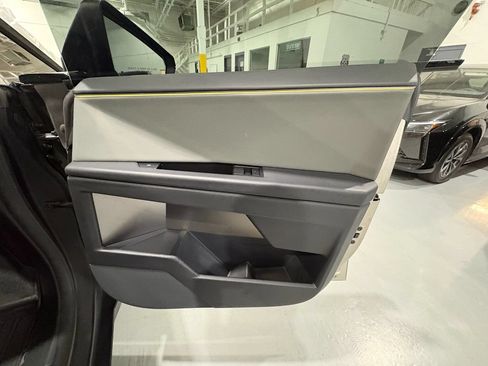 Used 2025 Tesla Cybertruck AWD Crew Cab image 42