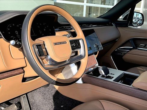 Certified 2025 Land Rover Range Rover Long Wheelbase SE AWD/4WD image 13