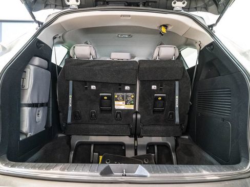 Certified 2025 Toyota Sienna LE FWD image 35