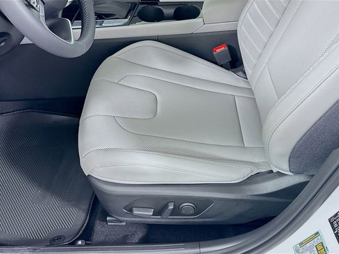 New 2025 Hyundai Elantra Limited image 20