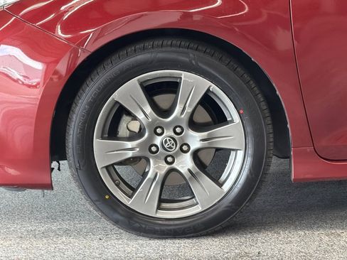 Used 2019 Toyota Sienna SE w/ SE Preferred Package FWD image 26