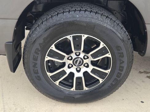 Used 2024 Nissan Titan SV w/ SV Convenience Package RWD image 31