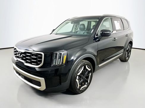 Used 2025 Kia Telluride S image 3
