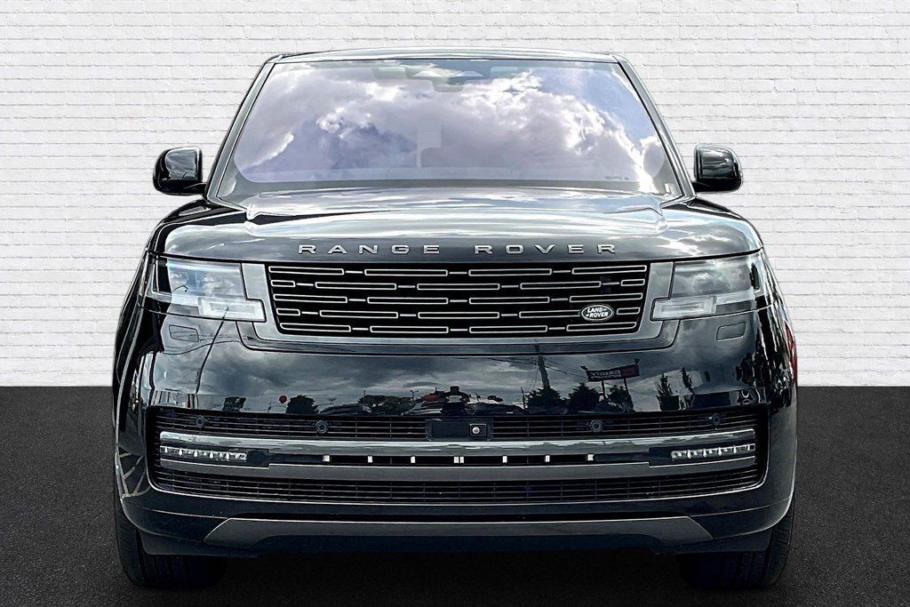 Used 2023 Land Rover Range Rover SE AWD/4WD image 2