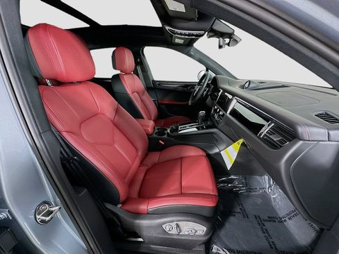 Certified 2026 Porsche Macan AWD/4WD image 30