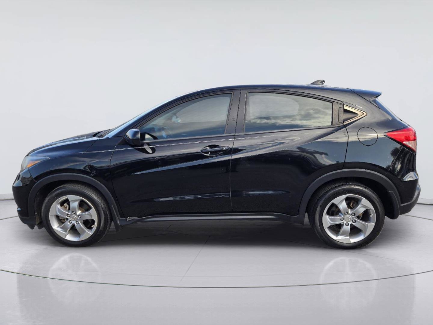 Used 2016 Honda HR-V LX image 4