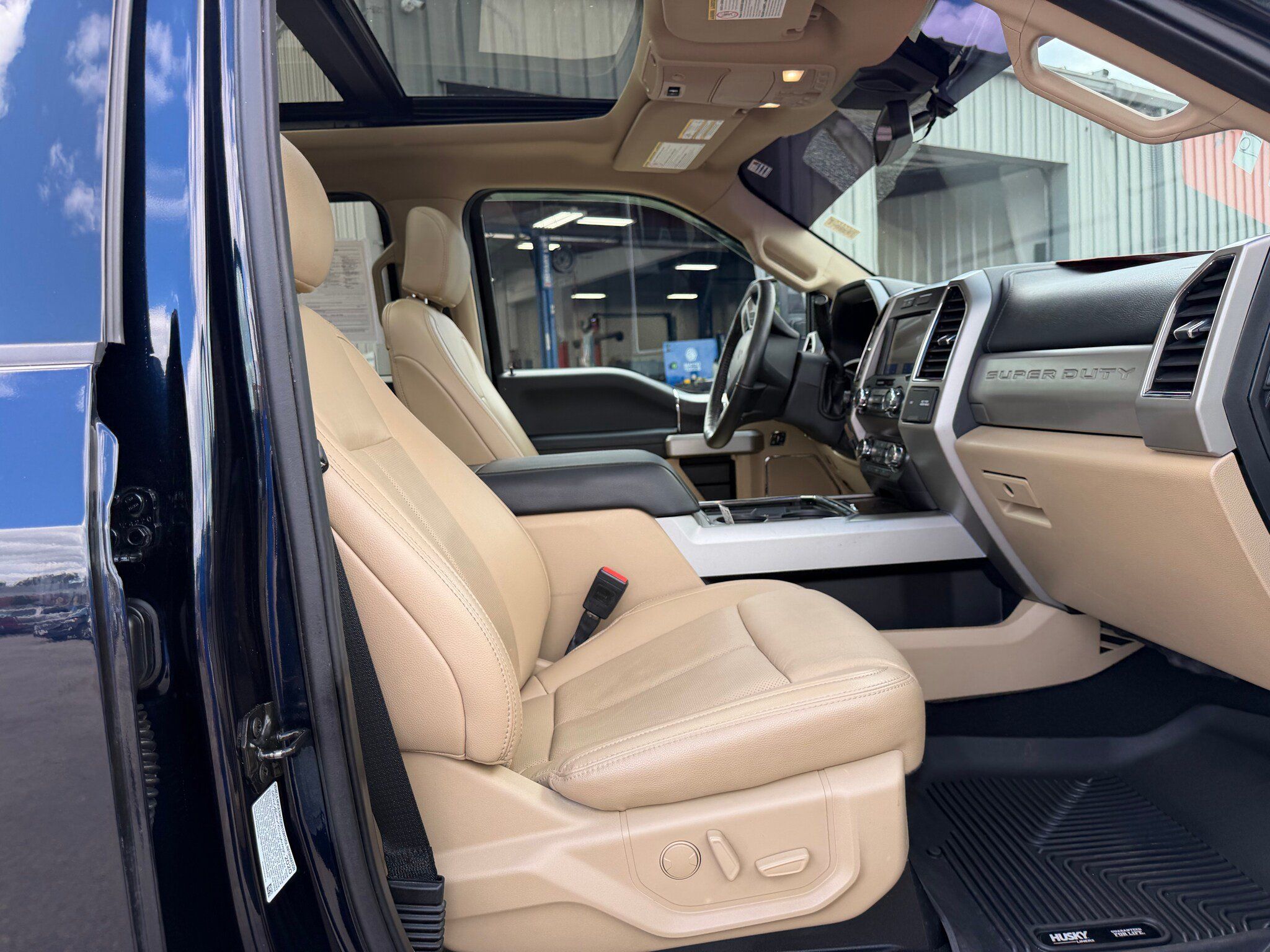 Used 2021 Ford F350 Lariat w/ Lariat Ultimate Package AWD/4WD image 7