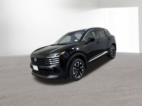 New 2025 Nissan Kicks SV w/ SV Premium Package image 2