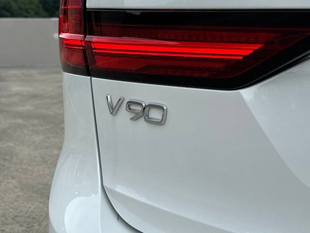 Certified 2025 Volvo V90 B6 Cross Country Plus AWD/4WD image 37