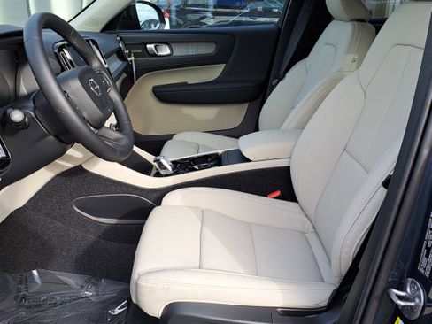 New 2026 Volvo XC40 B5 Ultra w/ Protection Package Premier image 6