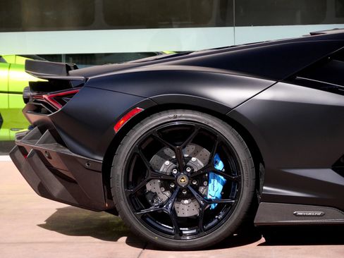 Used 2025 Lamborghini Revuelto AWD/4WD image 19