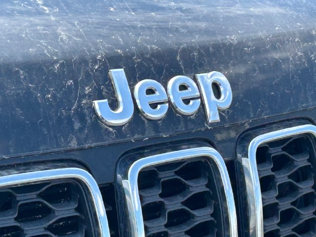Used 2021 Jeep Grand Cherokee Laredo AWD/4WD image 10