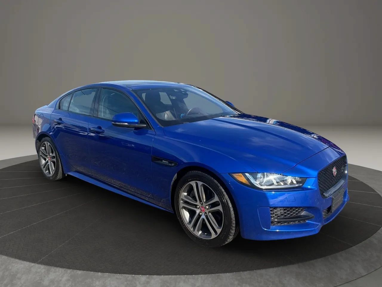 Used 2019 Jaguar XE R-Sport RWD image 7