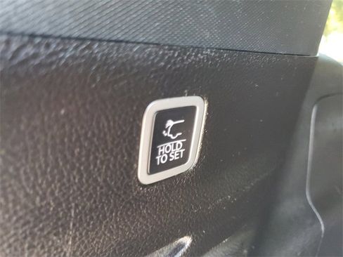 Used 2024 Jeep Wagoneer L Series II image 9