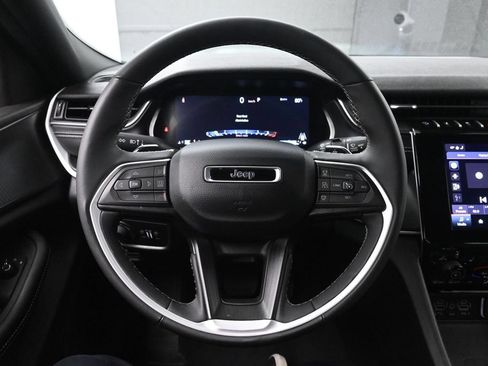 Used 2025 Jeep Grand Cherokee Altitude AWD/4WD image 28
