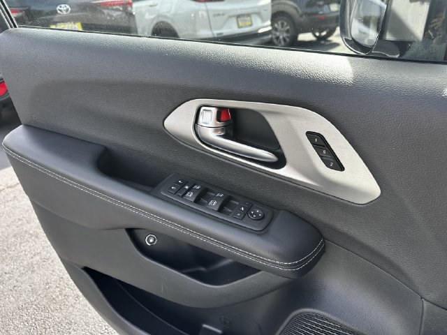 Used 2024 Chrysler Pacifica Premium FWD image 30
