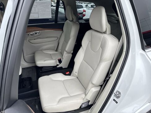 Used 2022 Volvo XC90 T6 Momentum w/ Advanced Package image 12