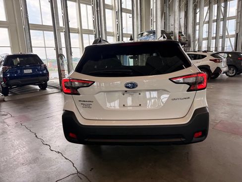 Used 2024 Subaru Outback Premium AWD/4WD image 4