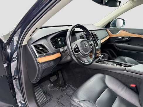 Used 2021 Volvo XC90 T6 Momentum image 9