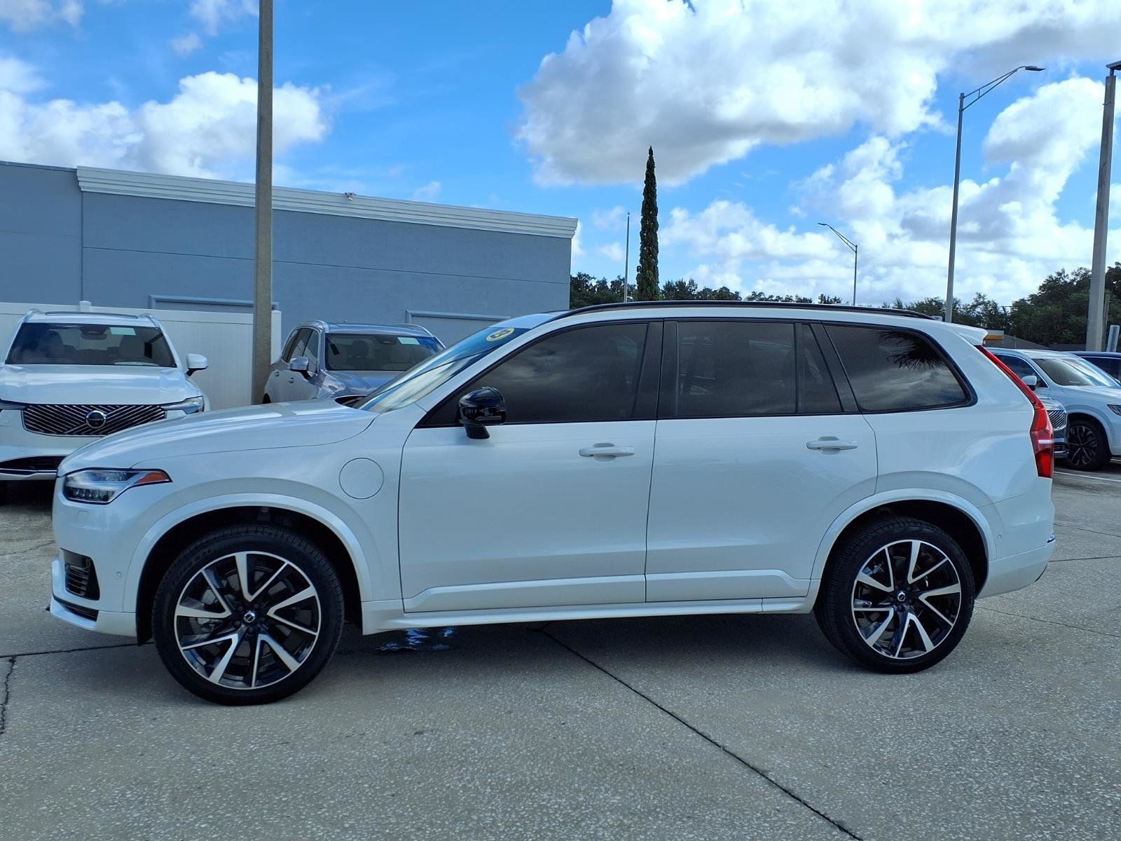 Certified 2023 Volvo XC90 T8 Plus w/ Protection Package Premier AWD/4WD image 4