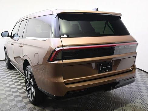 New 2026 Lincoln Navigator L Black Label AWD/4WD image 4