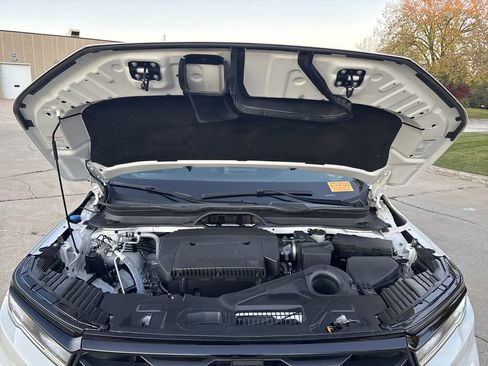 Used 2023 Honda Pilot Sport image 32