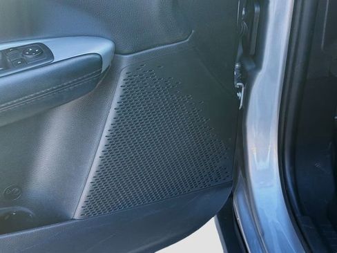 Used 2018 Dodge Journey SE image 23