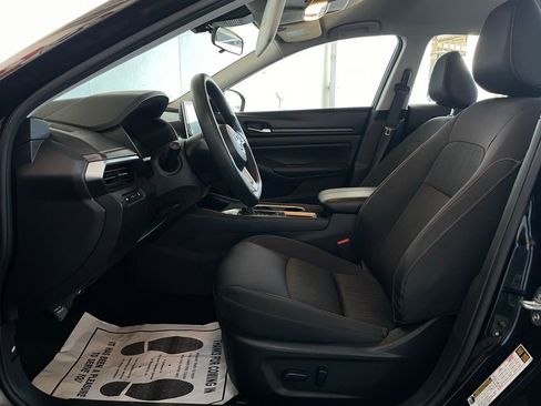 Used 2024 Nissan Altima 2.5 SV image 10