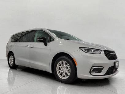 Used 2024 Chrysler Pacifica Touring-L