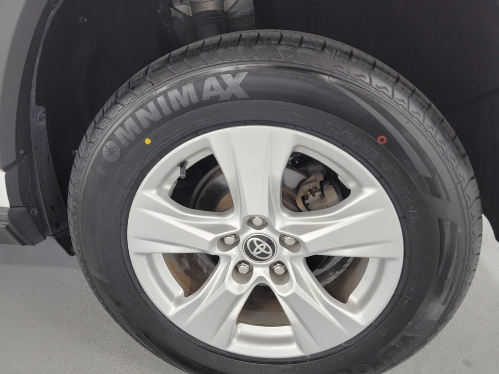 Used 2021 Toyota RAV4 XLE FWD image 10