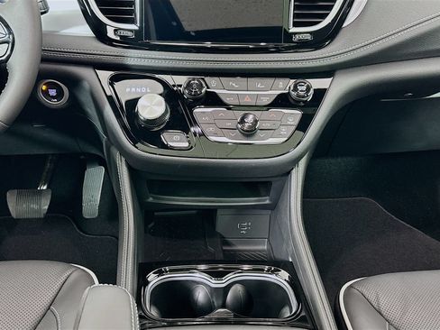 New 2026 Chrysler Pacifica Limited w/ S Appearance Package FWD image 19