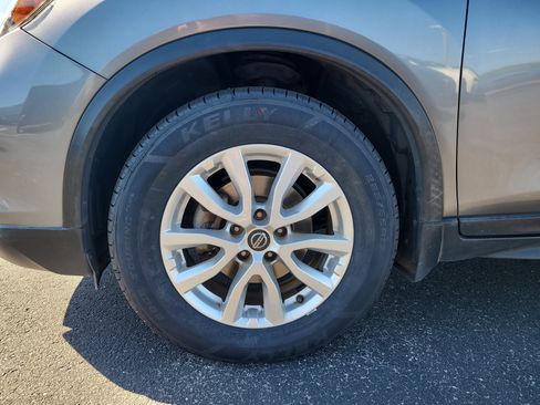 Used 2019 Nissan Rogue SV image 9