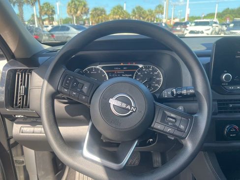 Certified 2025 Nissan Pathfinder S FWD image 9