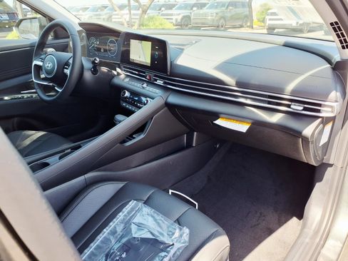 New 2026 Hyundai Elantra Limited FWD image 6