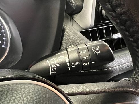 Used 2021 Toyota RAV4 XLE Premium image 39