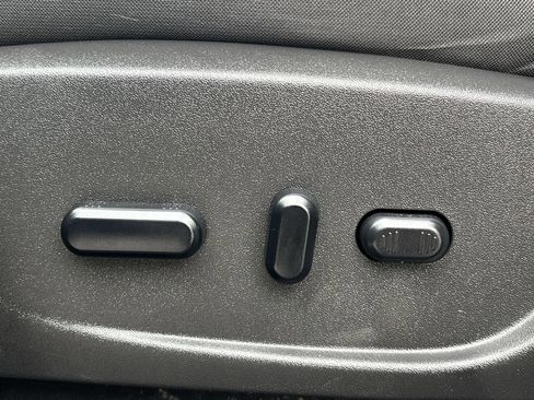 Used 2019 Ford Escape SE image 19