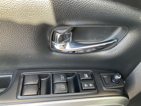 Used 2017 Nissan Titan SL w/ Off-Road Package AWD/4WD image 27