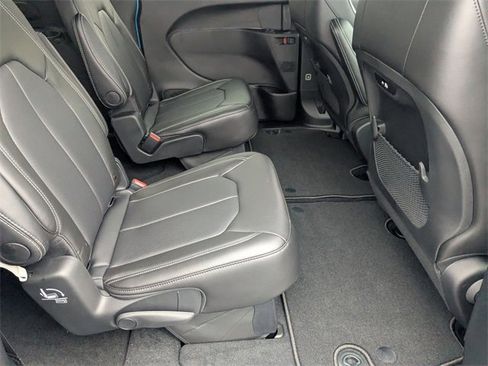 New 2026 Chrysler Pacifica Select image 31