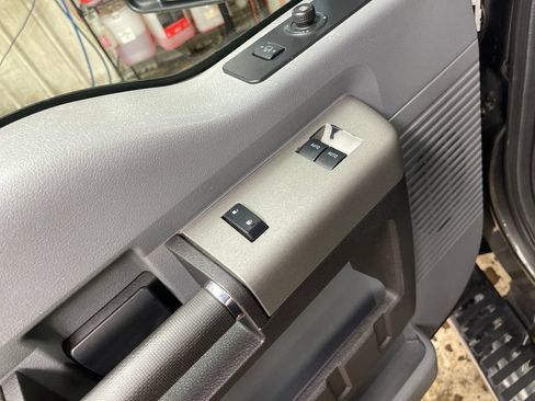 Used 2016 Ford F250 XLT w/ XLT Premium Package AWD/4WD image 16