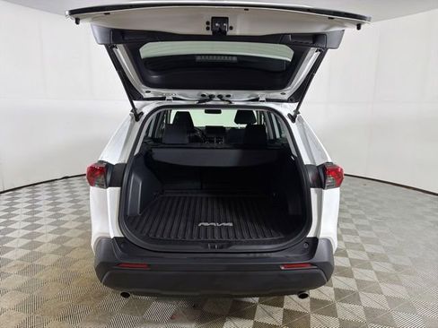 Used 2022 Toyota RAV4 LE AWD/4WD image 6