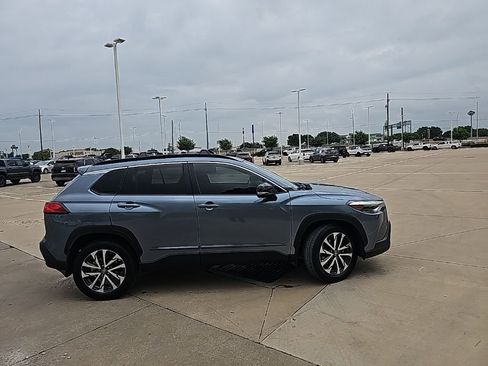 Used 2025 Toyota Corolla Cross XLE w/ Convenience Package image 2