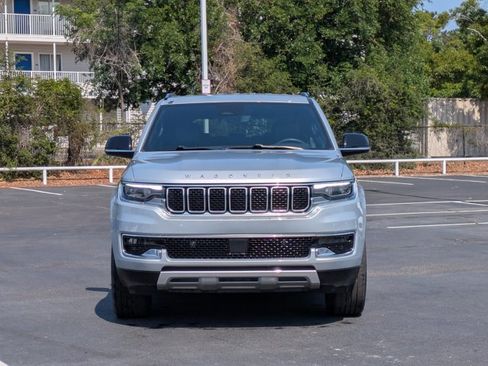 Used 2024 Jeep Wagoneer Series II w/ Flexible Seating Group RWD image 2