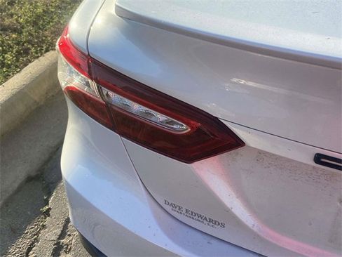 Used 2019 Toyota Camry XLE image 6