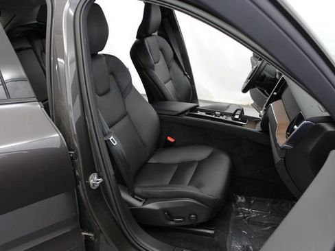 Used 2023 Volvo XC60 B5 Plus w/ Protection Package Premier AWD/4WD image 20