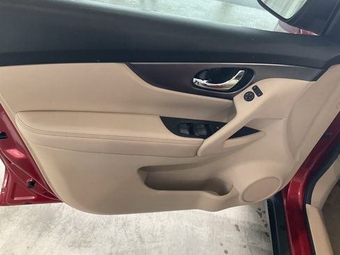 Used 2015 Nissan Rogue S image 5